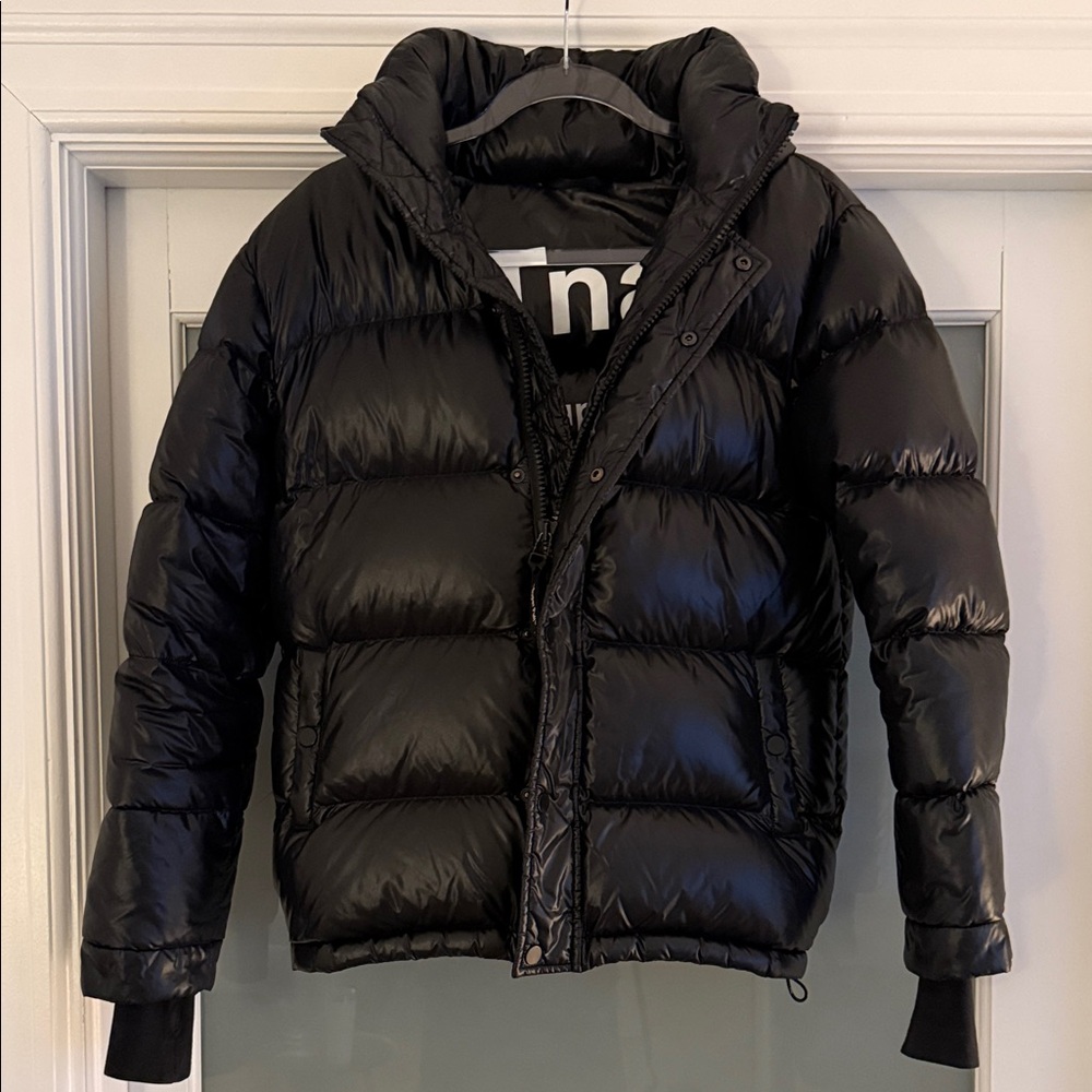 Aritzia Super Puff - High Gloss Black
